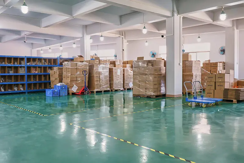 14Finished-goods-warehousetic